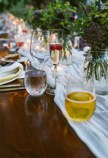 Tablescape, place setting, florals, cocktails, wedding reception