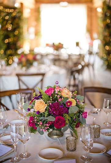 Florals, tablescape, seating, place setting, wedding reception