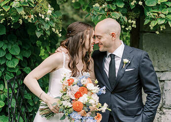 Couples Portrait, bride and groom, wedding, bouquet, florals