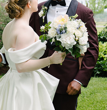 bride and groom, portrait, bouquet, outdoor wedding ceremony