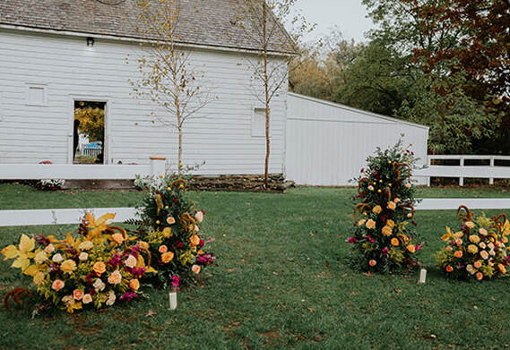 Private wedding venue, outdoor wedding, wedding ceremony, barn, lighting, florals