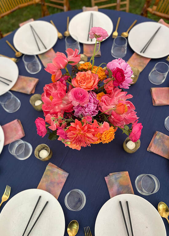tablescape, florals, wedding reception, place setting, glassware, candle lighting