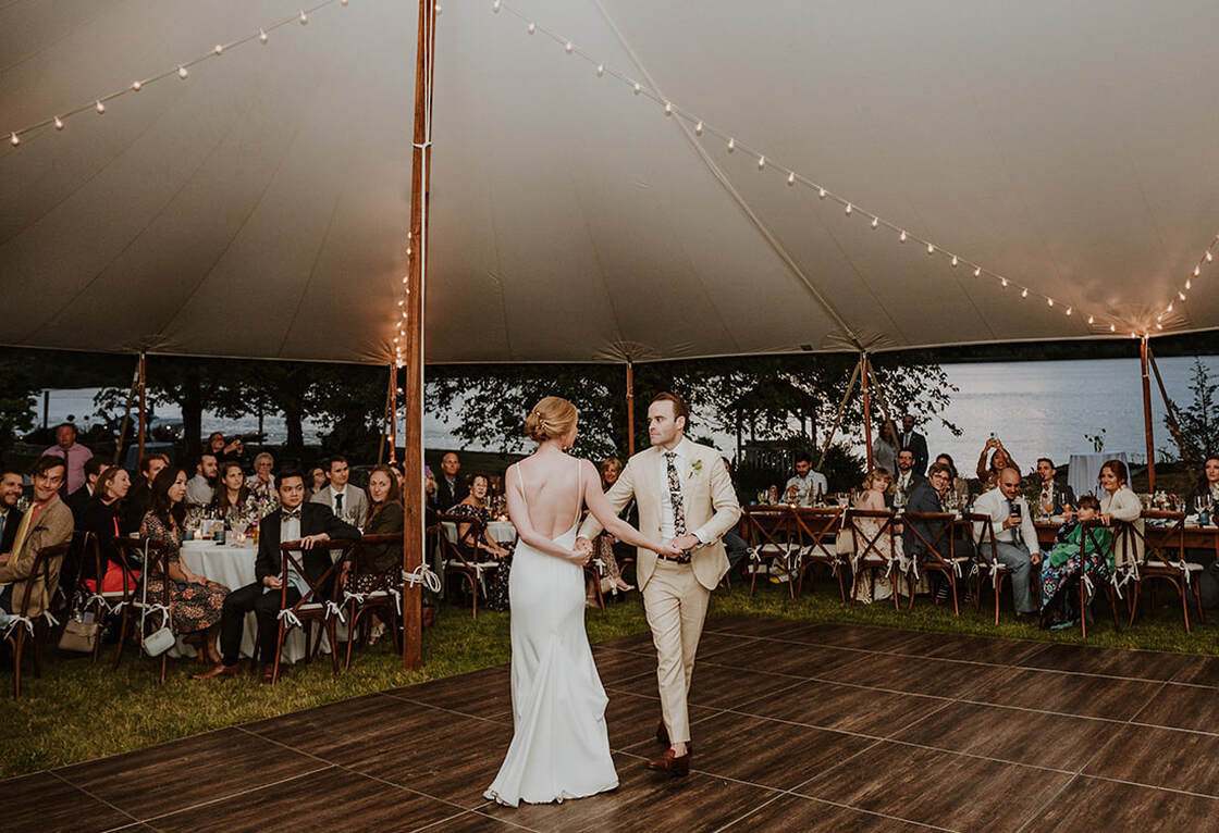 Wedding tent, bride and groom, dance, entrance