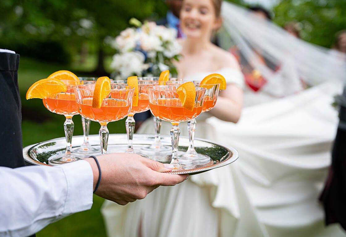 Wedding, bride, drinks, cocktail hour