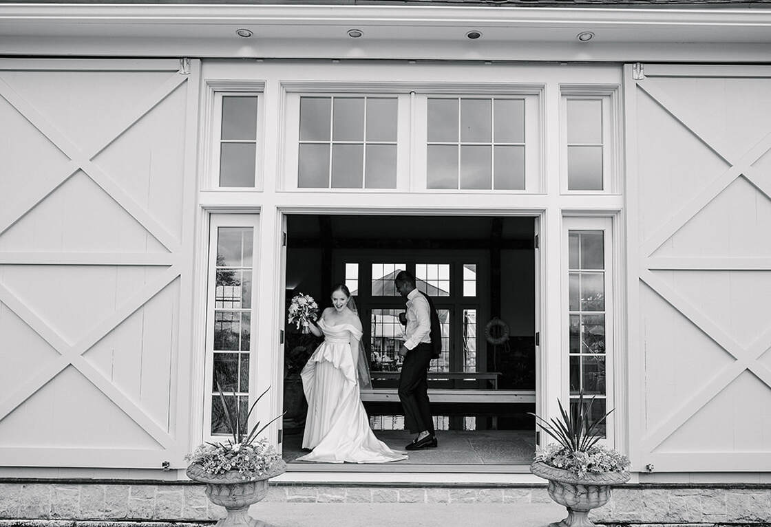 wedding reception, bride and groom, portrait, barn entrance, bouquet