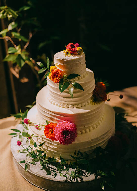 Wedding cake, flowers, dessert