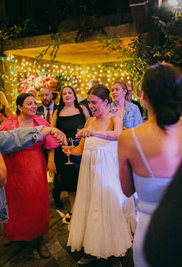 Wedding reception, dance, portrait, bride, drinks