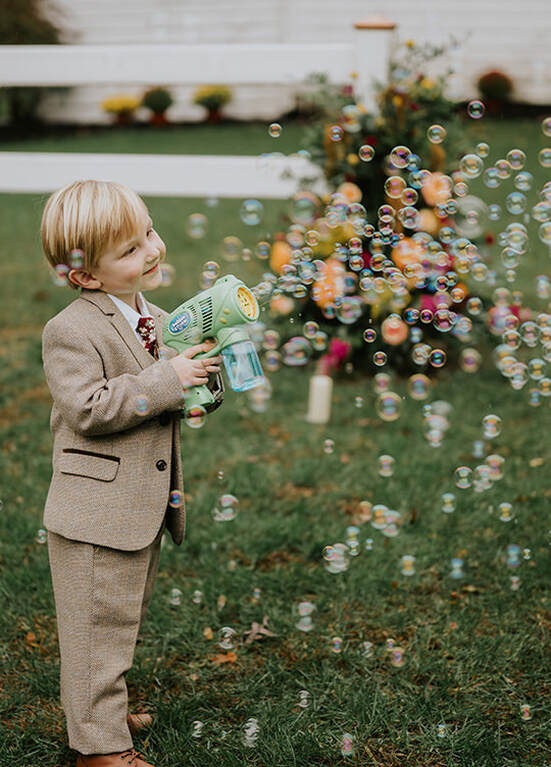 kids, guests, bubbles, outdoor wedding, wedding ceremony
