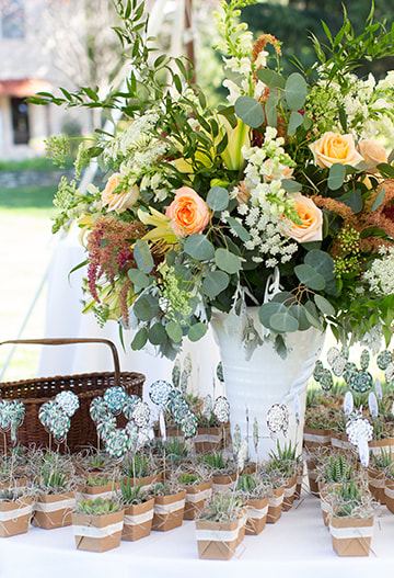Escort table floral arrangement